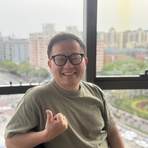 Eddie, Founder of Deep Dive China